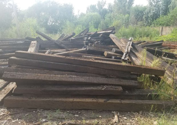 出售鐵路舊枕木 出售鐵路舊枕木